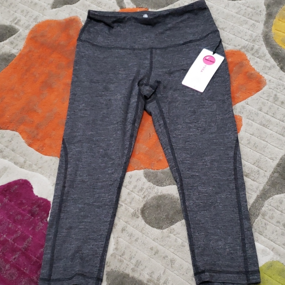 Yogalicious High-waist crop leggings, NWT